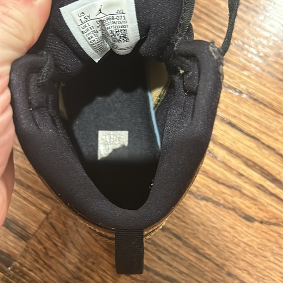 Jordan’s kids size 1.5 - Picture 6 of 6